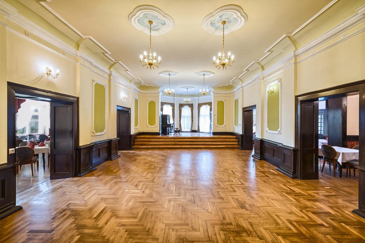 Palac Klanino Kültér fotó